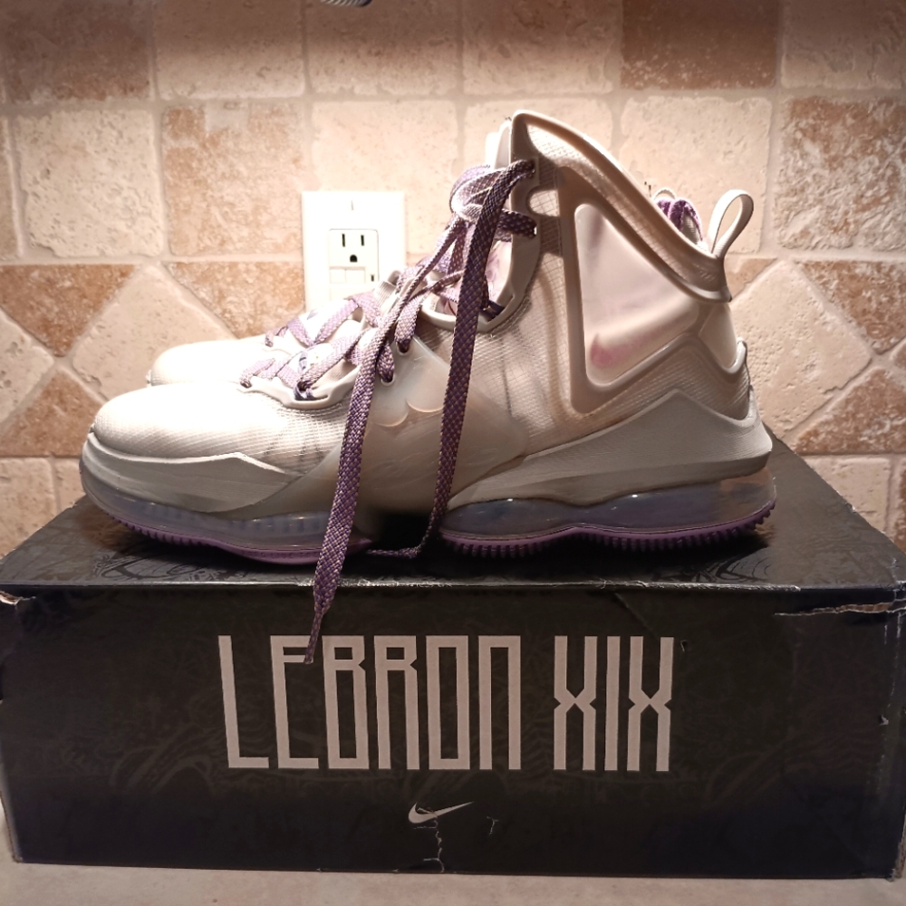 LeBron XIX (Size 12)